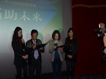 上海纺织协会（暨POP）时尚创研中心与上海纺织时尚发展有限公司代表签约