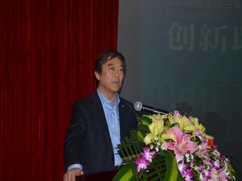 上海纺织集团有限公司董事长席时平发表讲话